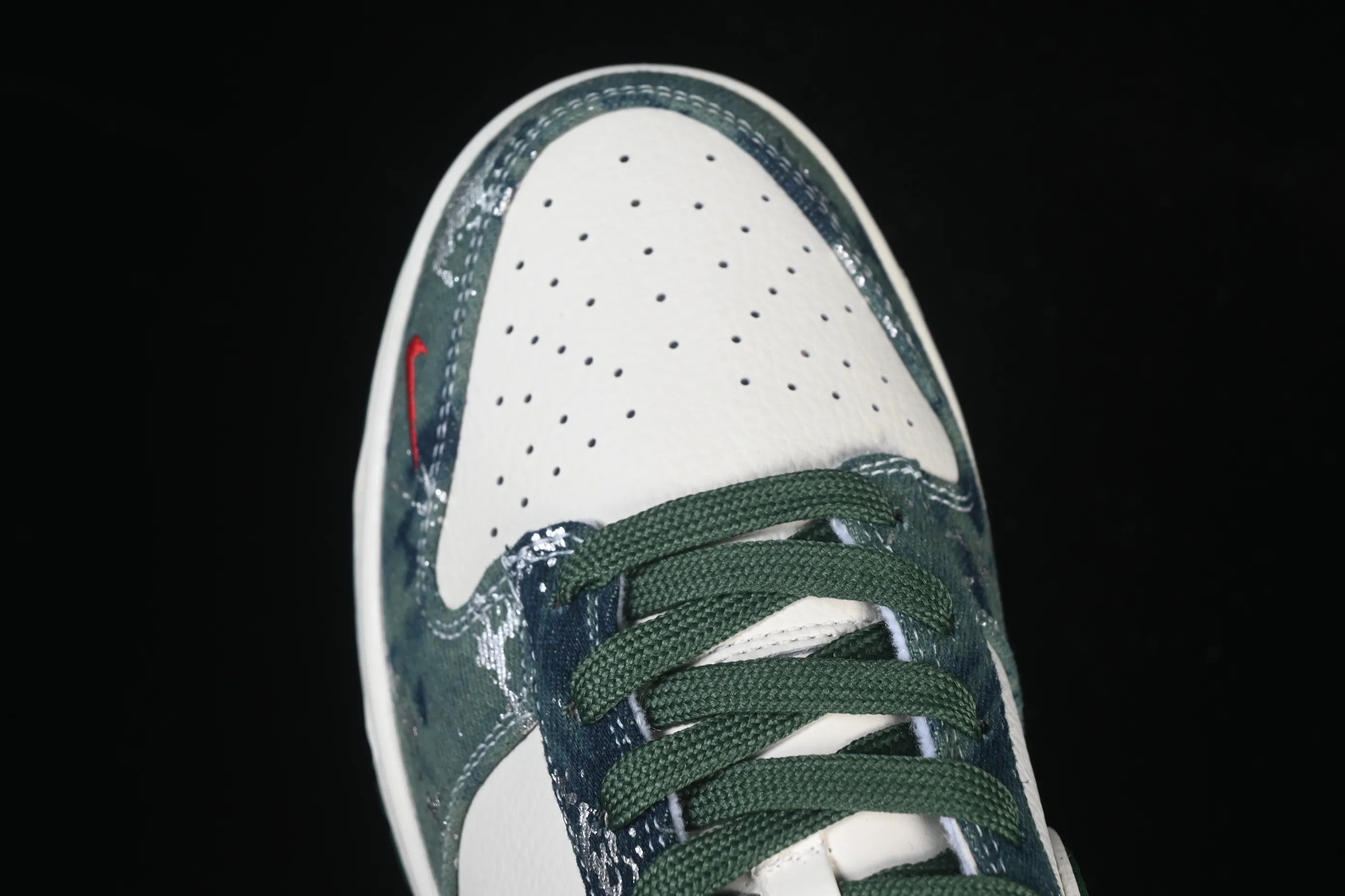 All categories Nk SB Dunk Series Nk SB Dunk Low High-end customized low-top sneakers Nike SB Dunk Low BAPE joint white army green Anniversary high-end customized low-top casual sneakers SC0601-465